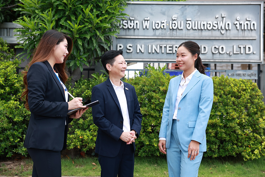 คุณสุกัญญา ตรีเสน่ห์จิต รองประธานเจ้าหน้าที่บริหาร หัวหน้าบริหารความสัมพันธ์ลูกค้าเอสเอ็มอี ทีเอ็มบีธนชาต ธนาคารที่เป็นพันธมิตรทางธุรกิจของ พี เอส เอ็น อินเตอร์ฟู้ด