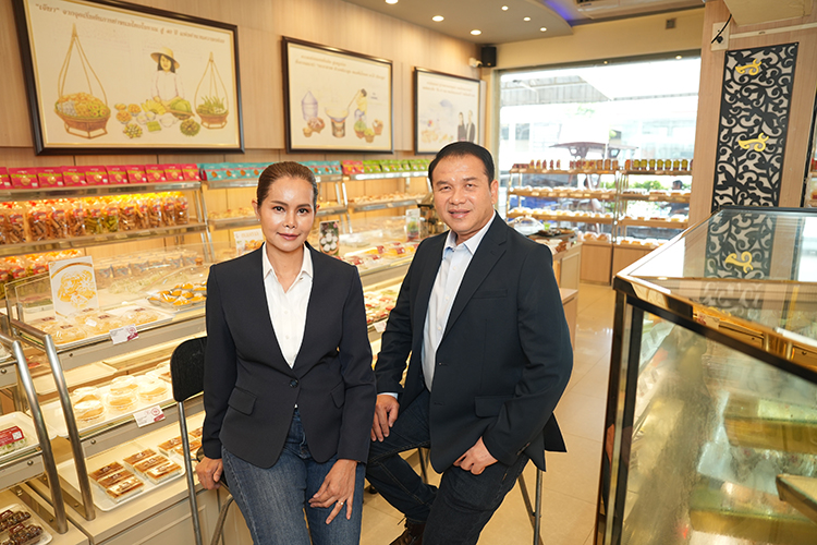 เรียนรู้แนวทางการเติบโตของ “ปั้น คำ หอม” ผู้ผลิตขนมไทยที่ใช้ Data, ERP และ AI ช่วยบริหารต้นทุน ลดความสูญเสีย เพิ่มประสิทธิภาพการผลิต พร้อมมีพันธมิตรทางการเงินที่แข็งแกร่งสนับสนุนธุรกิจสู่การเติบโตอย่างยั่งยืน | finbiz by ttb – ศูนย์รวมความรู้ธุรกิจจากพันธมิตรชั้นนำ เพื่อช่วย SME ต่อยอดธุรกิจ พร้อมทุกการเปลี่ยนแปลง เติบโตได้จริงอย่างยั่งยืน