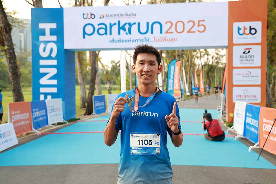นายณัฐวุฒิ ปัญญาฐิติวงศ์ นักวิ่งระยะ 10.5 กิโลเมตร ที่เข้าเส้นชัยเป็นคนแรก